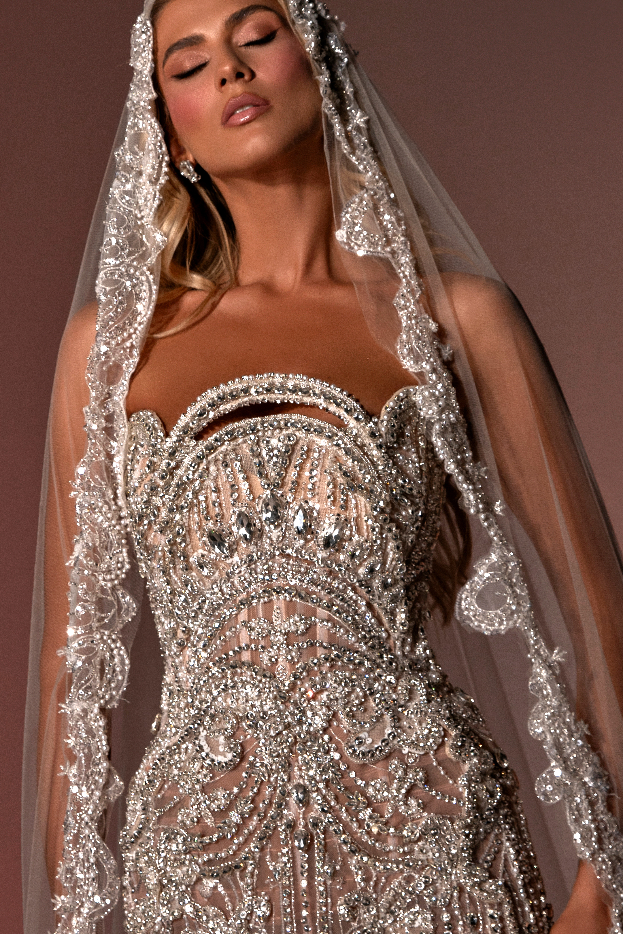 SHORT BRIDAL DRESS WITH LONG VEIL ALBINA DYLA SHORT BRIDAL DRESS WITH LONG VEIL ALBINA DYLA